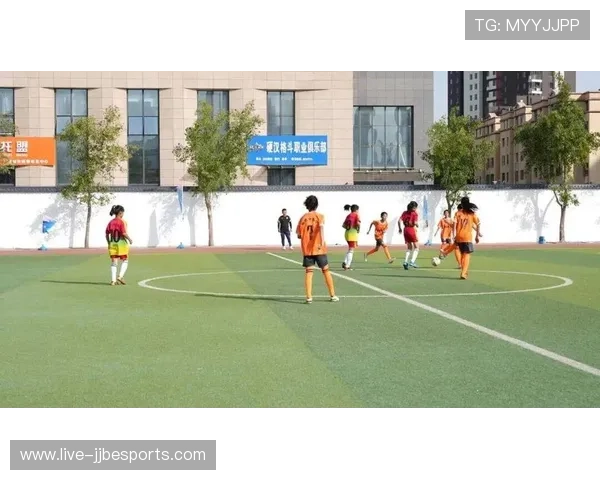 新晋球星崛起引领足球新时代年轻力量激荡赛场