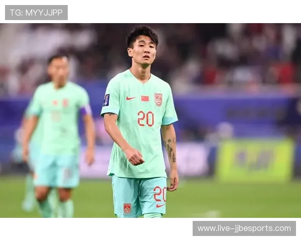 微博热议：那些活跃在社交平台的足球球星们与他们的精彩瞬间