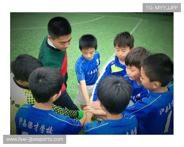 梁才中心学校足球队球星崭露头角 打造校园足球新传奇