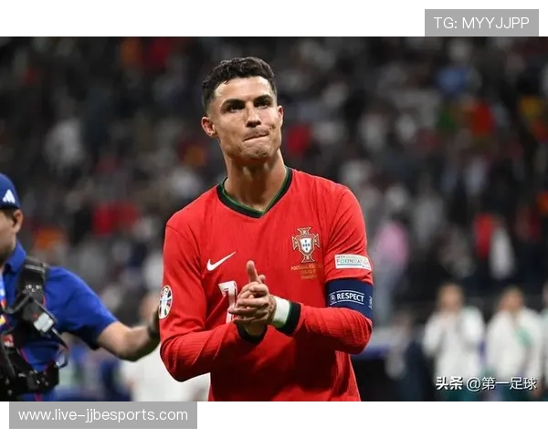 足球历史上最伟大球员的传奇之路与影响力深度解析